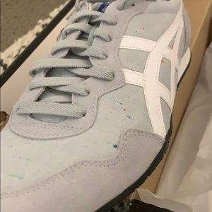 Onitsuka Tiger Men size 11 in light gray NWT